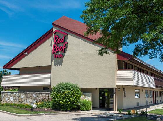 Red Roof Inn Chicago - O'Hare Airport/Arlington Heights allows check-in for 18 year-old guests