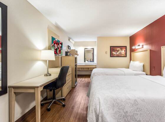 Red Roof Inn PLUS+ Nashville North - Goodlettsville allows check-in for 18 year-old guests