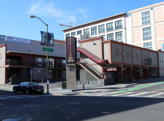 Alexis Park Hotel allows check-in for 18 year-old guests