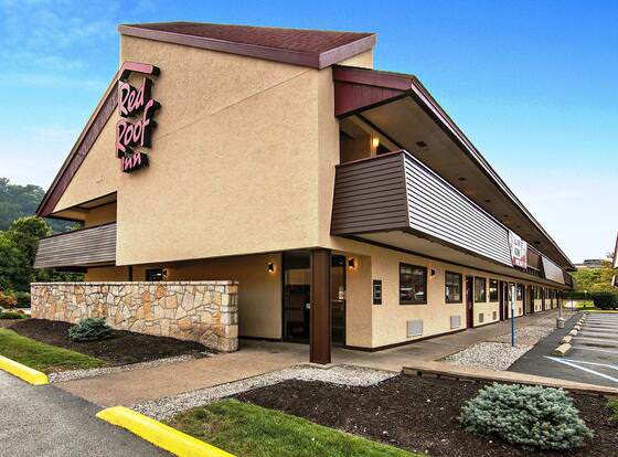 Red Roof Inn Charleston - Kanawha City, WV allows check-in for 18 year-old guests