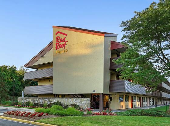 Red Roof Inn PLUS+ Washington DC - Oxon Hill  allows check-in for 18 year-old guests