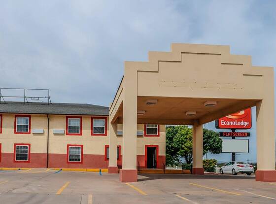 Econo Lodge Tucumcari allows check-in for 18 year-old guests