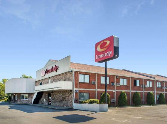 Econo Lodge Darien Lakes allows check-in for 18 year-old guests