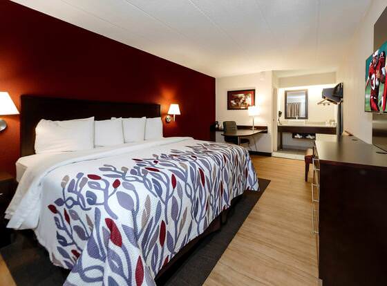 Red Roof Inn Washington, PA allows check-in for 18 year-old guests