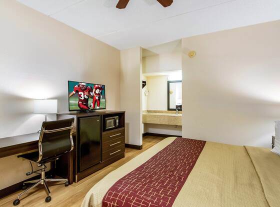 Red Roof Inn & Suites Statesboro - University allows check-in for 18 year-old guests