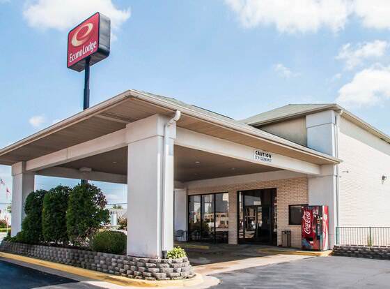 Econo Lodge Springfield I-44 allows check-in for 18 year-old guests