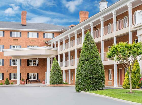 Days Inn by Wyndham Williamsburg Historic Area allows check-in for 18 year-old guests