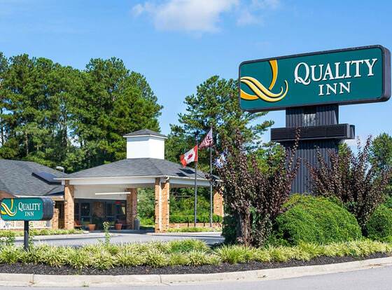 Quality Inn Petersburg - Fort Lee allows check-in for 18 year-old guests