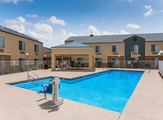 Quality Inn Near Grand Canyon allows check-in for 18 year-old guests