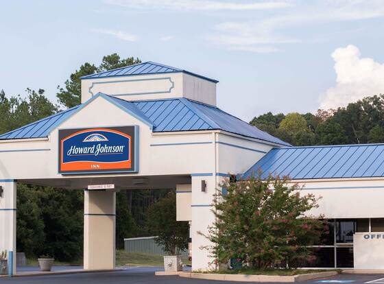 Howard Johnson by Wyndham Commerce GA allows check-in for 18 year-old guests