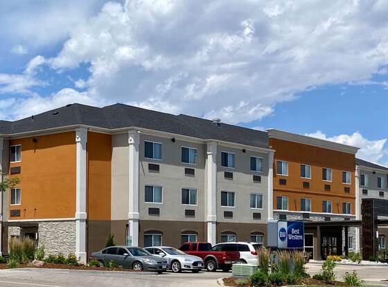 Best Western Greeley allows check-in for 18 year-old guests