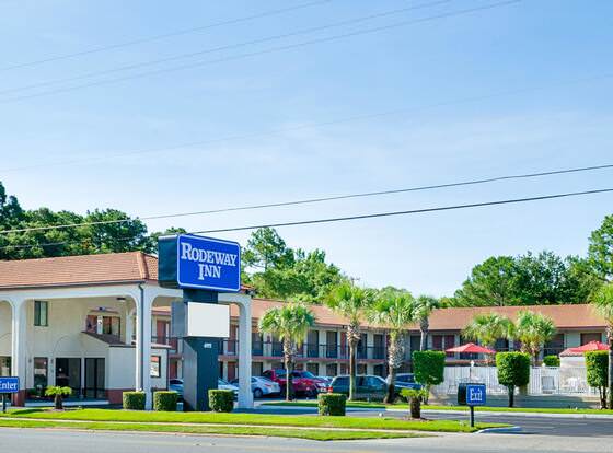 Rodeway Inn Panama City allows check-in for 18 year-old guests