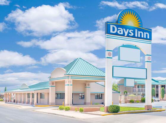 Days Inn by Wyndham Roswell allows check-in for 18 year-old guests