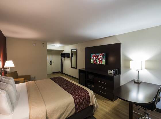 Red Roof Inn PLUS+ Houston - Energy Corridor allows check-in for 18 year-old guests