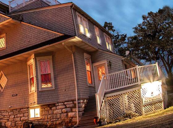 Friendly City Inn Bed & Breakfast allows check-in for 18 year-old guests