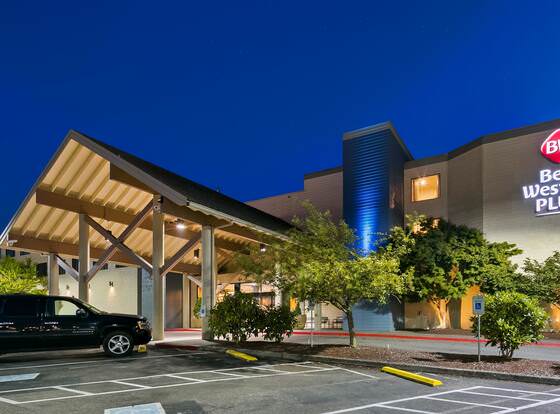 Best Western Plus Silverdale Beach Hotel allows check-in for 18 year-old guests