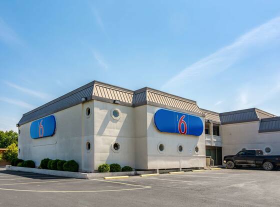 Motel 6 Durham, NC allows check-in for 18 year-old guests