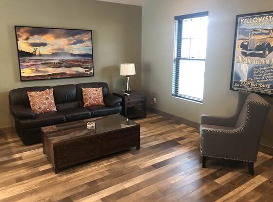 Gardiner Cabin Getaway allows check-in for 18 year-old guests