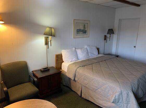 Travelers Inn allows check-in for 18 year-old guests