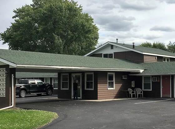 Germania Country Inn allows check-in for 18 year-old guests