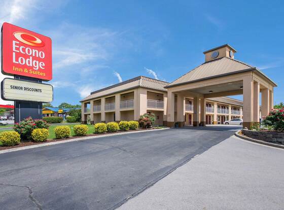 Econo Lodge Inn & Suites East allows check-in for 18 year-old guests