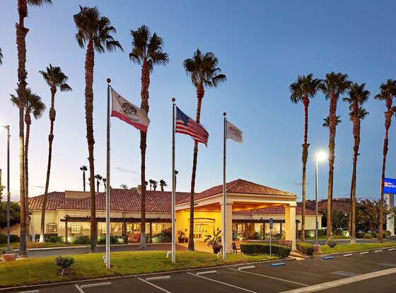 Hilton Garden Inn Valencia Six Flags allows check-in for 18 year-old guests