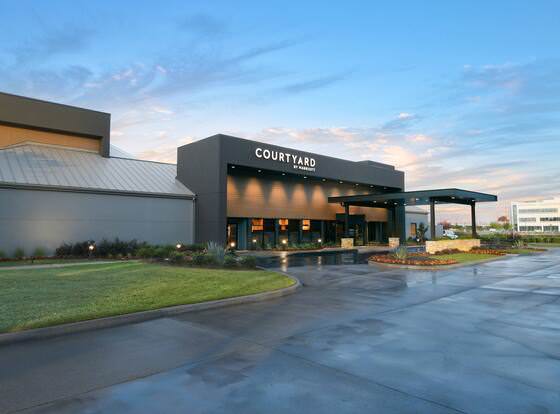 Courtyard By Marriott Dallas DFW Airport North/Irving allows check-in for 18 year-old guests