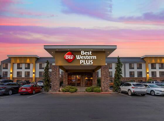 Best Western Plus Olympic Inn allows check-in for 18 year-old guests