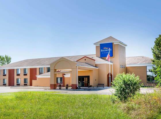 Baymont Inn & Suites by Wyndham Mukwonago allows check-in for 18 year-old guests