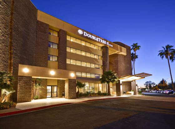 DoubleTree by Hilton Phoenix North allows check-in for 18 year-old guests