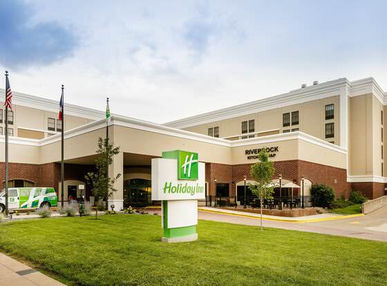 Holiday Inn Dubuque/Galena, an IHG Hotel allows check-in for 18 year-old guests