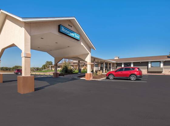 Rodeway Inn Fort Morgan allows check-in for 18 year-old guests