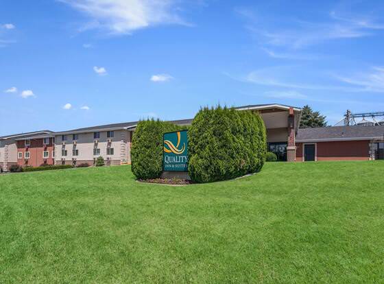 Quality Inn & Suites Downtown Walla Walla allows check-in for 18 year-old guests