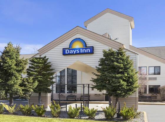 Days Inn by Wyndham Coeur d'Alene allows check-in for 18 year-old guests