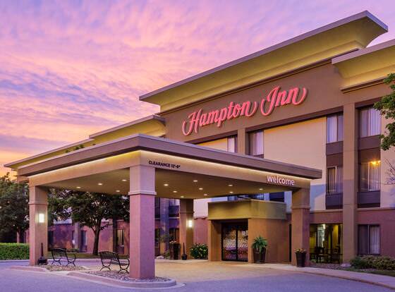 Hampton Inn Eau Claire allows check-in for 18 year-old guests