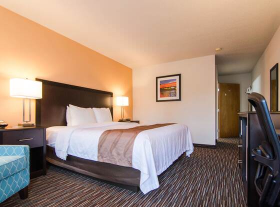 Cottage Grove Inn allows check-in for 18 year-old guests