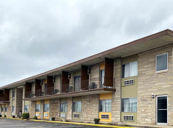 Travelodge by Wyndham Bloomington allows check-in for 18 year-old guests