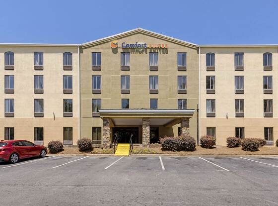 Comfort Suites Columbus State University Area allows check-in for 18 year-old guests