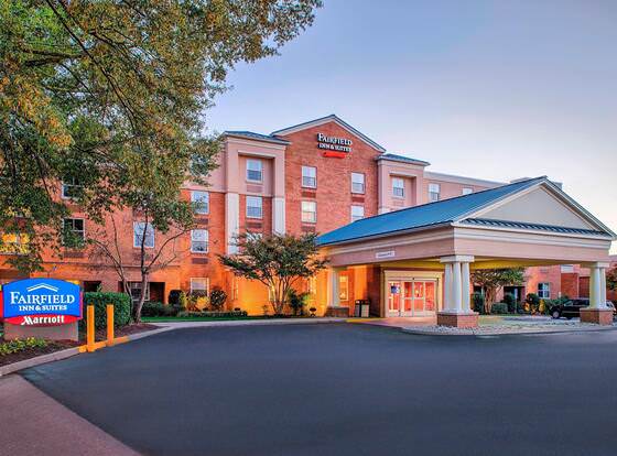 Fairfield Inn & Suites by Marriott Williamsburg allows check-in for 18 year-old guests