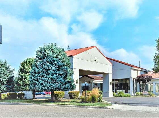 Clarion Inn Ontario allows check-in for 18 year-old guests