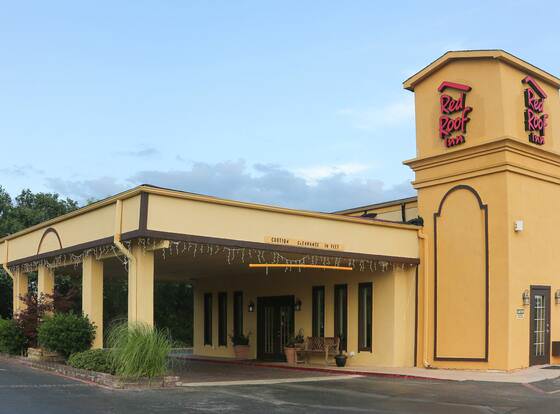 Red Roof Inn Ardmore allows check-in for 18 year-old guests
