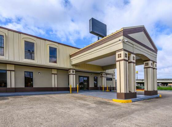 Quality Inn New Orleans I-10 East allows check-in for 18 year-old guests