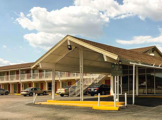 Thunderbird Motel Hillsboro allows check-in for 18 year-old guests