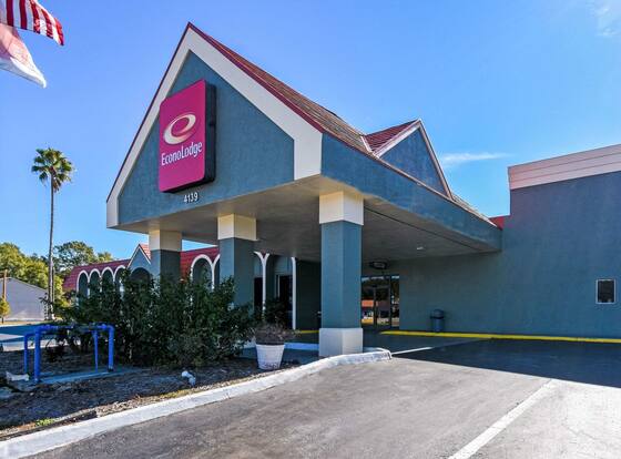 Econo Lodge Busch Gardens allows check-in for 18 year-old guests