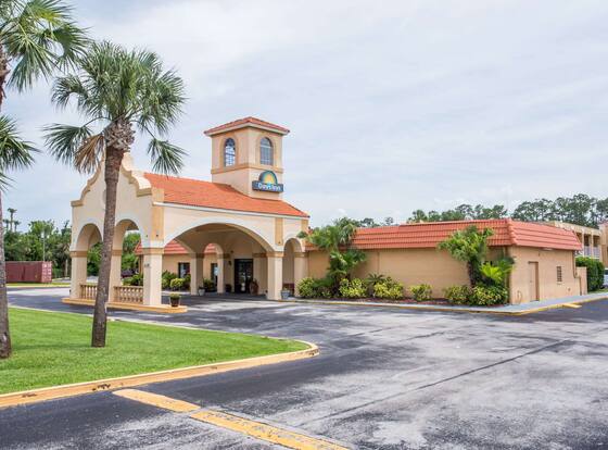 Days Inn by Wyndham Ormond Beach allows check-in for 18 year-old guests