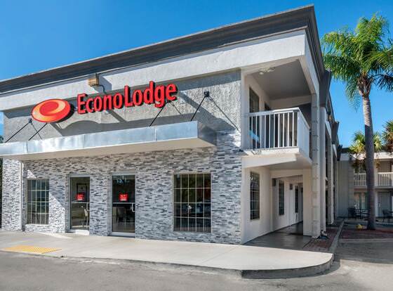 Econo Lodge Airport at RJ Stadium allows check-in for 18 year-old guests