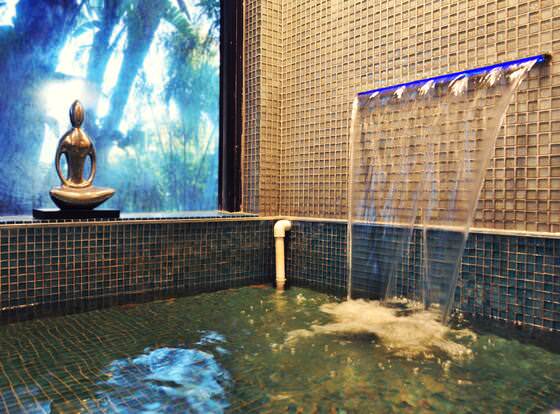 Pier Sixty-six & Marina allows check-in for 18 year-old guests