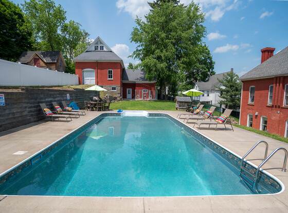 Hatch House Bed & Breakfast allows check-in for 18 year-old guests