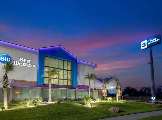 Best Western Corpus Christi Airport Hotel allows check-in for 18 year-old guests