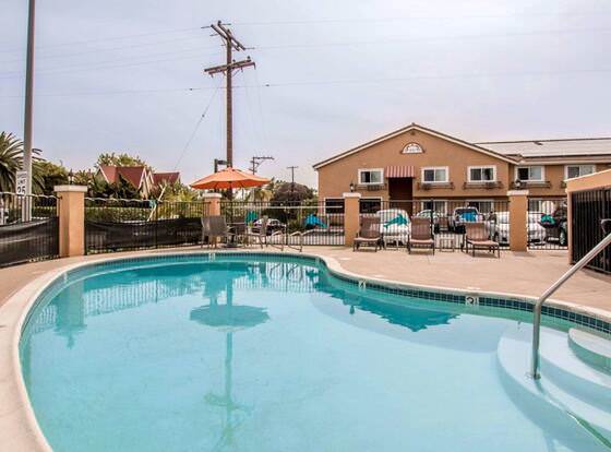 Brisa Pacifica Hotel Encinitas allows check-in for 18 year-old guests